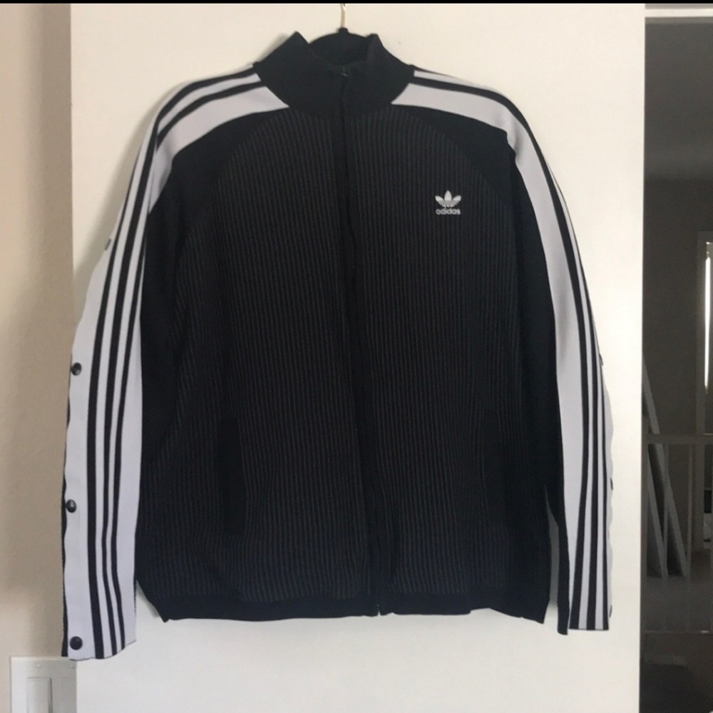 Women's adidas tear away zip up🤩🤩